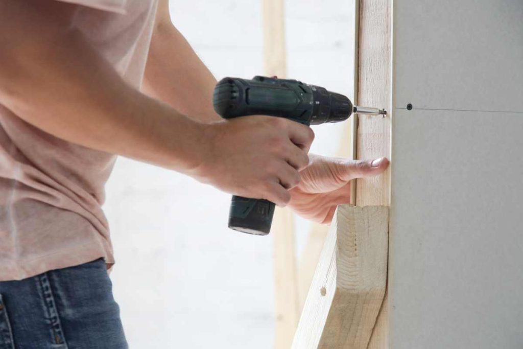 Repairing a plasterboard Hole