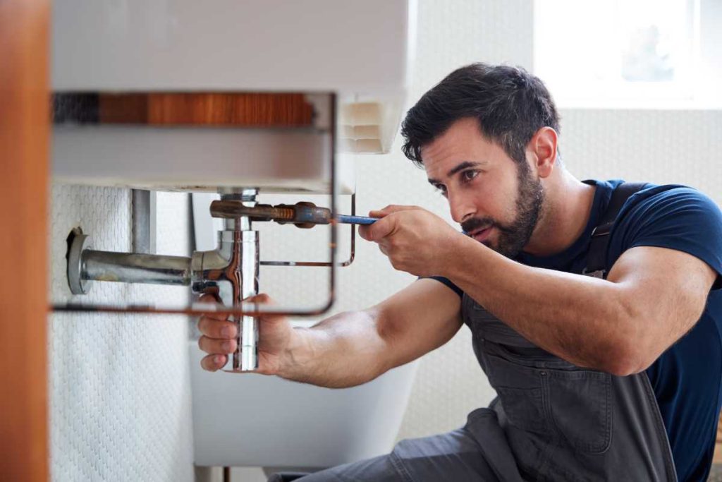 How to Repair a Leaky Kitchen or Bathroom Pipe